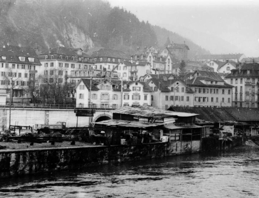 Bild des Materiallagers oberhalb der ehemaligen Reussinsel (Foto: Stadtarchiv Luzern)