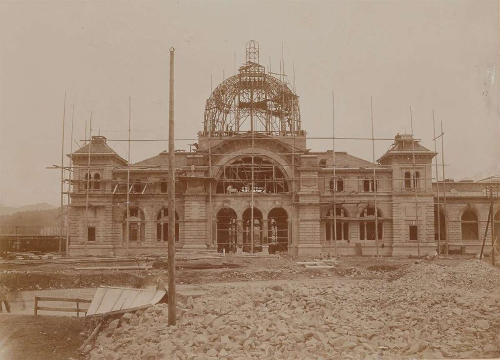 Der Kuppelbahnhof im Bau (Bild: SBB Historic)