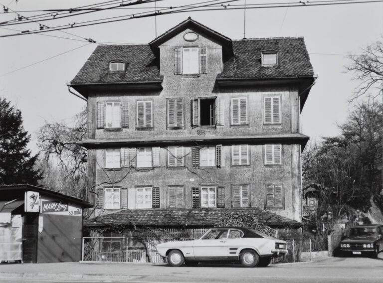 Die «Villa Moosmatt» mit dem Moosmatt-Kiosk im Vordergrund. Undatierte Aufnahme (Quelle: Stadtarchiv Luzern: F2a/MOOSMATTSTR. 27).