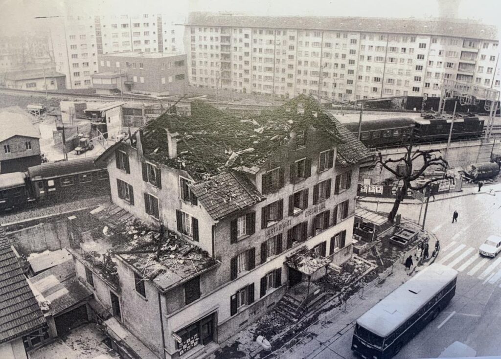 Restaurant Eisenbahn nach dem Brand 1971. (Bild: Stadtarchiv Luzern)